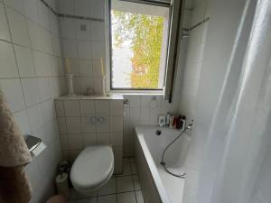 Ένα μπάνιο στο Full Flat in City Centre with Balcony +19 φωτογραφίες