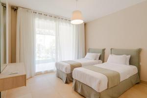Boutique Residence Mangroovy-Lemon Spaces Gouna客房内的一张或多张床位