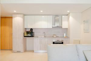 Boutique Residence Mangroovy-Lemon Spaces Gouna的厨房或小厨房