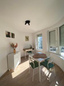 Fotografie z fotogalerie ubytování Sophie Studio - Top center, Cozy & Work-Friendly near AUBG, Free streaming platforms v destinaci Blagoevgrad