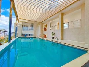 an indoor swimming pool with a large blue swimming pool at Elegant 2 BED apt in Kilimani with balcony views in Nairobi