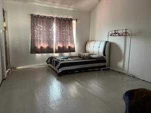 Ένα ή περισσότερα κρεβάτια σε δωμάτιο στο Mysara Homestay 4 Bilik Kota Bharu