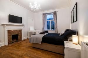 Μια τηλεόραση ή/και κέντρο ψυχαγωγίας στο Strathbogie Apartment Huntly