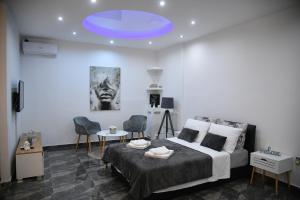 a bedroom with a large bed with a blue ceiling at New Moment Lux in Žarkovo
