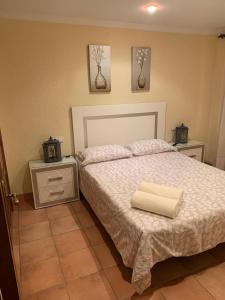 Postel nebo postele na pokoji v ubytování Excelsior Beachfront Apartment Calpe + 9 fotografií