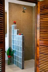 a bathroom with a shower with a glass wall at Zen Namkhan Boutique Resort in Ban Xianglôm +44 photos