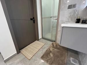 Koupelna v ubytování Aurora smart Homes City Oasis Gardens + 67 fotografií