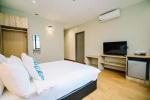 TV a/nebo společenská místnost v ubytování Kingston Hotel 8 - Kuala Lumpur Bukit Bintang