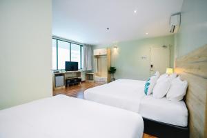 TV a/nebo společenská místnost v ubytování Kingston Hotel 8 - Kuala Lumpur Bukit Bintang