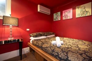 Postel nebo postele na pokoji v ubytování Tolarno Hotel