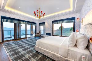 Postel nebo postele na pokoji v ubytování The Manor Luxury Apartments, Shimla