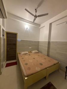 Bimala Hotel客房内的一张或多张床位