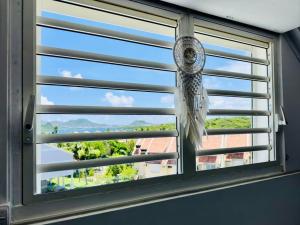 Foto sihtkohas Baie Nettle asuva majutusasutuse Spacious Waterfront 2 Bedroom Condo with 2 Bathrooms, Pool, AC galeriist