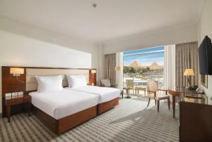 Steigenberger Pyramids Cairo客房内的一张或多张床位