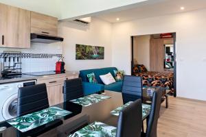 Köök või kööginurk majutusasutuses Caribbean Escape Coco & Mango