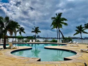 Bazén v ubytování Caribbean Escape Coco & Mango nebo v jeho okolí