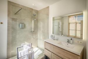 Vannas istaba naktsmītnē Guesthouse Gillis7