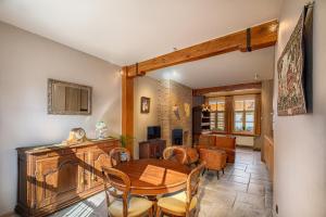 Televizors / izklaižu centrs naktsmītnē Guesthouse Gillis7