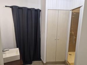 Koupelna v ubytování Au spa de LLea Suite rétro
