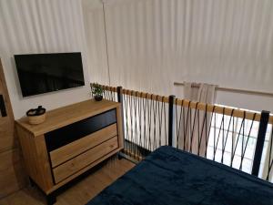 Postel nebo postele na pokoji v ubytování Au spa de LLea Suite rétro