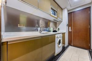 Η κουζίνα ή μικρή κουζίνα στο 广州家馨商务住宿（科汇金谷神州路地铁站店）