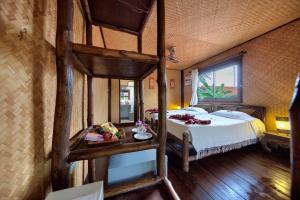 Giường trong phòng chung tại Eden Bungalows Fisherman's village +76 ảnh