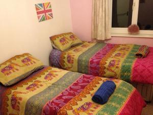 Katil atau katil-katil dalam bilik di Bright House, good connections to Brighton