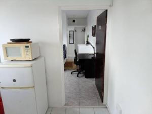 Kuhinja oz. manjša kuhinja v nastanitvi LADVILLE Apartment near Kingstown #2
