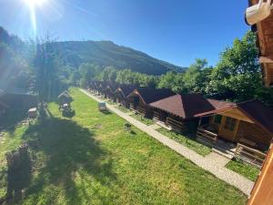 Foto dalla galleria di Căsuțele Doftanei a Teşila