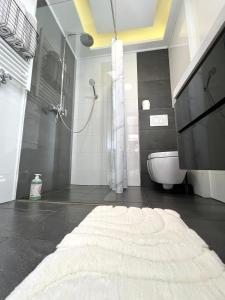 Kúpeľňa v ubytovaní Spółdzielcza 22 Apartament Sky Line + 37 fotografií
