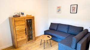 a living room with a blue couch and a table at Ferienwohnung Repetal in Attendorn