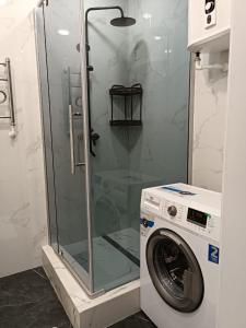 a washing machine and a washer in a bathroom at Евро-VIP ЖК Империя in Kokshetau
