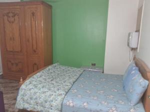 A bed or beds in a room at شقة مميزة جدا في قلب العاصمة قريبة من جميع الأماكن والخدمات