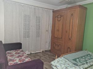 A bed or beds in a room at شقة مميزة جدا في قلب العاصمة قريبة من جميع الأماكن والخدمات