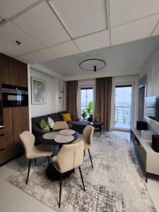 Posedenie v ubytovaní Luksusowy Apartament Bliska Wola SABA