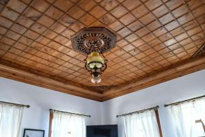 TV a/nebo společenská místnost v ubytování Guest House J.Prifti