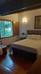a bedroom with a large bed and a window at Alojamiento peregrinos al pie del camino in Vigo
