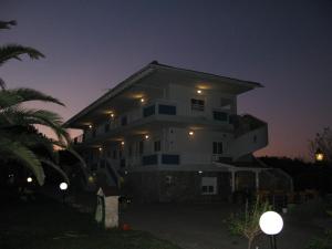 Nea Potidaea şehrindeki Seaview Aparthotel tesisine ait fotoğraf galerisinden bir görsel