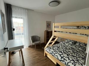 Posteľ alebo postele v izbe v ubytovaní Sáňky Apartmány