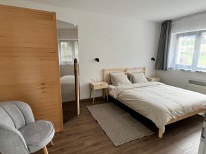 Posteľ alebo postele v izbe v ubytovaní Sáňky Apartmány