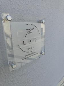 Certificato, attestato, insegna o altro documento esposto da Lap Home Kavala