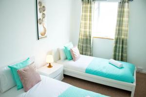 Gallery image of Spacious 5 bedroom house!Tilbury!Free parking! in Tilbury