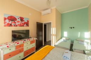 Postel nebo postele na pokoji v ubytování Camilla & Friends House + 10 fotografií