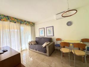 a living room with a couch and a table at Apartsalou Penedes in Salou