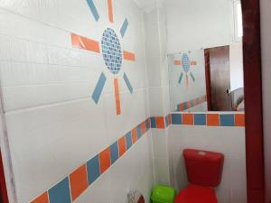 a bathroom with a red toilet and a mirror at Nebraska's Corner cerca de aeropuerto de Tababela in Yaruguí +26 photos