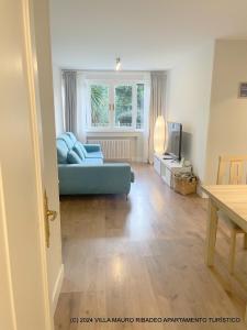 Część wypoczynkowa w obiekcie Villa Mauro Ribadeo Apartamento Turístico