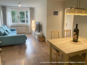 Część wypoczynkowa w obiekcie Villa Mauro Ribadeo Apartamento Turístico