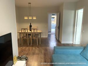 Część wypoczynkowa w obiekcie Villa Mauro Ribadeo Apartamento Turístico