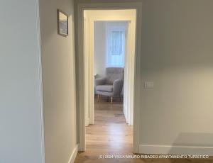 Część wypoczynkowa w obiekcie Villa Mauro Ribadeo Apartamento Turístico