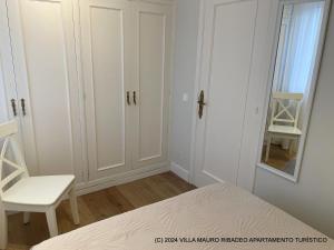 Łóżko lub łóżka w pokoju w obiekcie Villa Mauro Ribadeo Apartamento Turístico